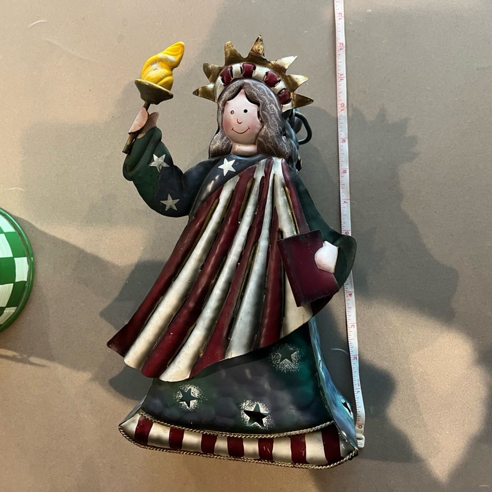 Patriotic Statue and Lighthouse Metal Tealight Holders - Picture 16 of 16